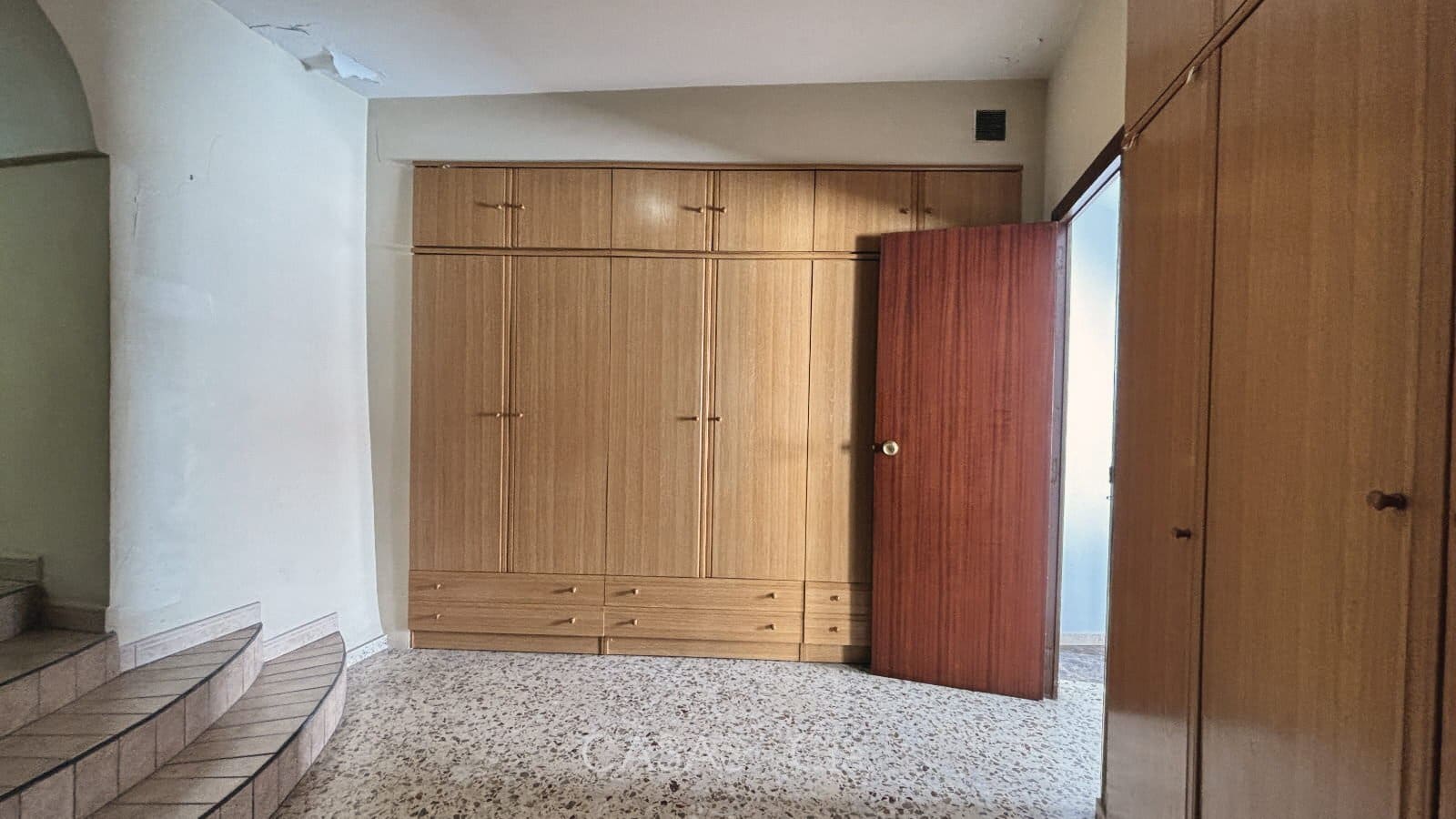 4 slaapkamer Huis te koop in Oliva met garage - € 199.000 (Ref: 9726904)