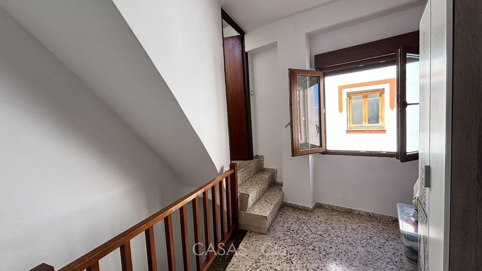 4 slaapkamer Huis te koop in Oliva met garage - € 199.000 (Ref: 9726904)