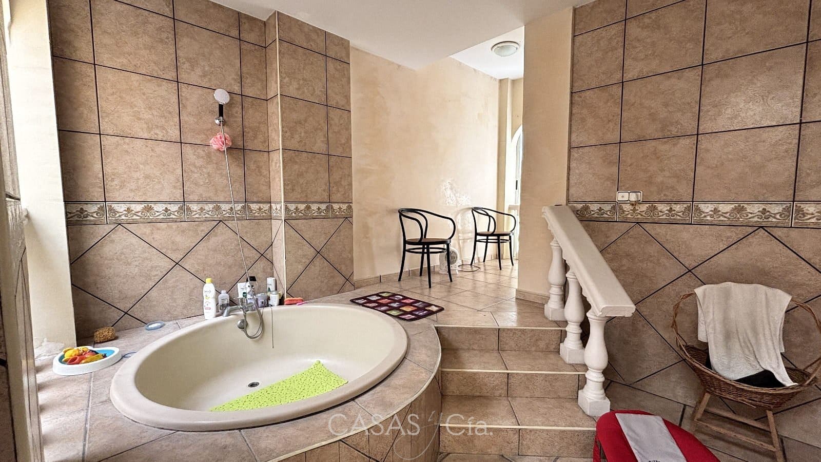 4 slaapkamer Huis te koop in Oliva met garage - € 199.000 (Ref: 9726904)