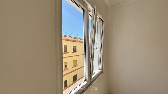 Apartamento de 3 habitaciones en Oliva en venta - 115.000 € (Ref: 9740070)