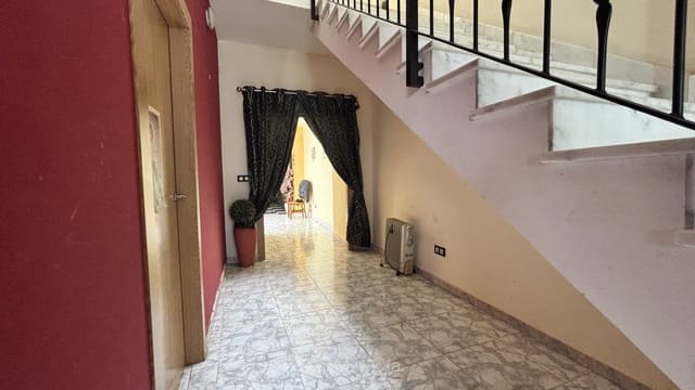4 soverom Hus til salgs i Oliva med garasje - € 229 000 (Ref: 9885209)