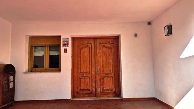 4 bedroom Villa for sale in Ontinyent with pool garage - € 620,000 (Ref: 10007499)