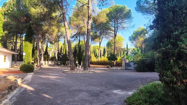 4 bedroom Villa for sale in Ontinyent with pool garage - € 620,000 (Ref: 10007499)