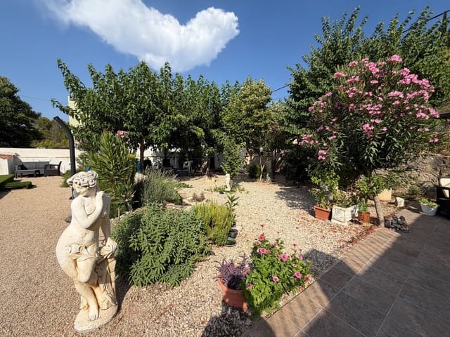 4 sypialnia Willa na sprzedaż w Muro de Alcoy z basenem garażem - 210 000 € (Ref: 10042337)