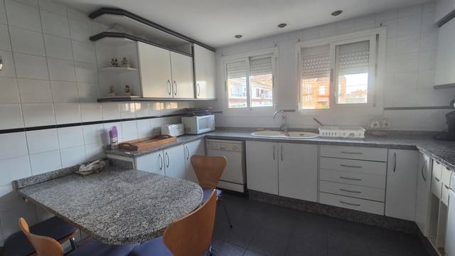 5 soveværelse Byhus til salg i Novelé / Novetlè med garage - € 265.000 (Ref: 10136392)