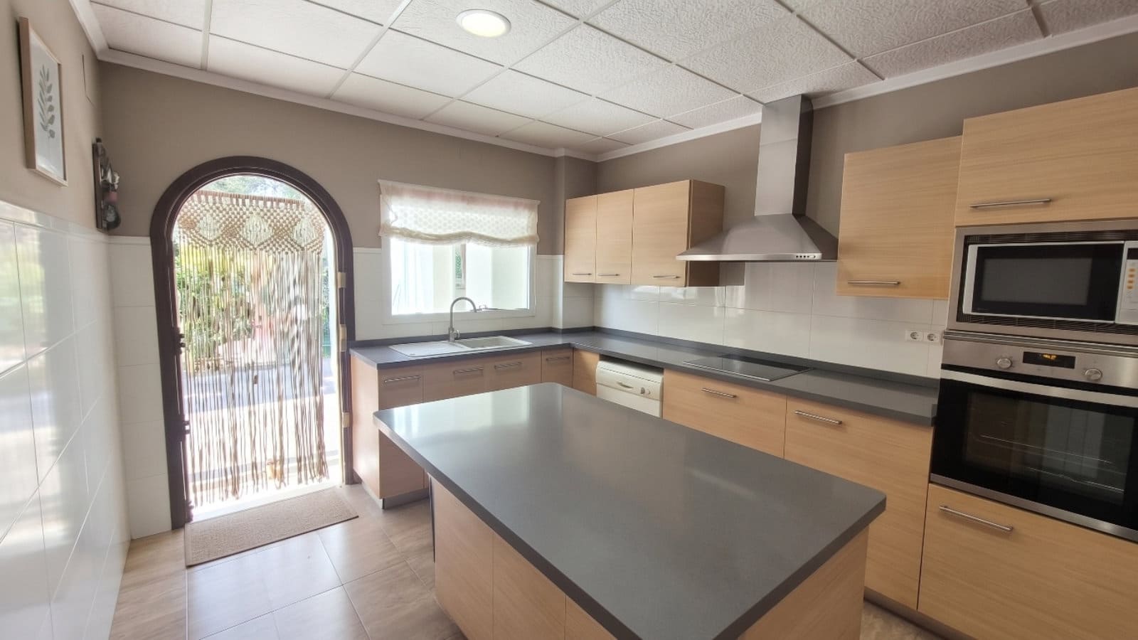 7 bedroom Villa for sale in Ontinyent with pool garage - € 440,000 (Ref: 10167905)