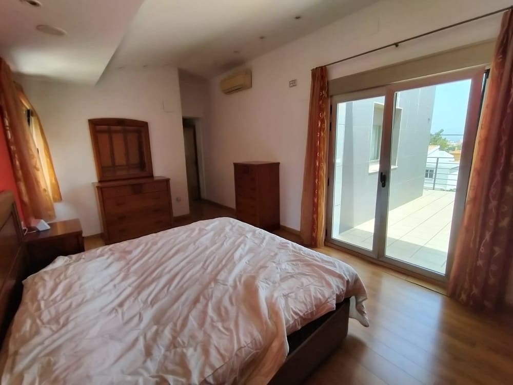 Chalet de 4 habitaciones en Dénia en venta con piscina - 650.000 € (Ref: 6951005)