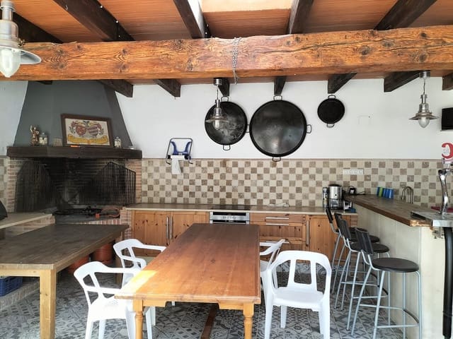 4 bedroom Villa for sale in Dénia with pool - € 650,000 (Ref: 6951005)