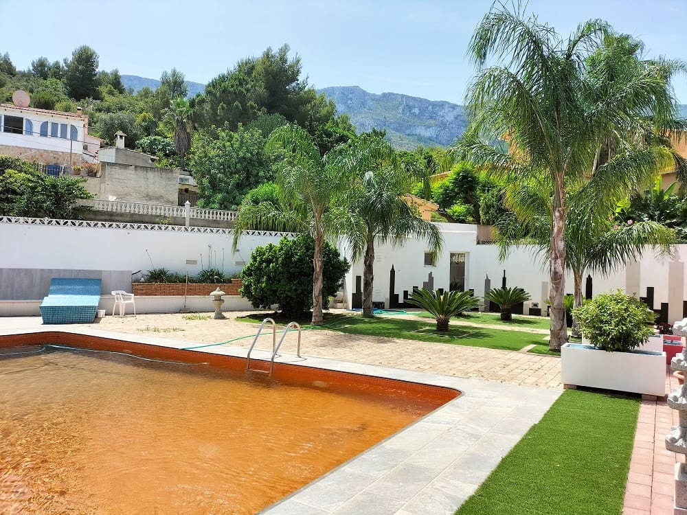 Chalet de 4 habitaciones en Dénia en venta con piscina - 650.000 € (Ref: 6951005)