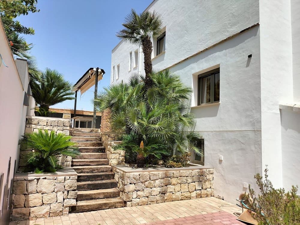 Chalet de 4 habitaciones en Dénia en venta con piscina - 650.000 € (Ref: 6951005)