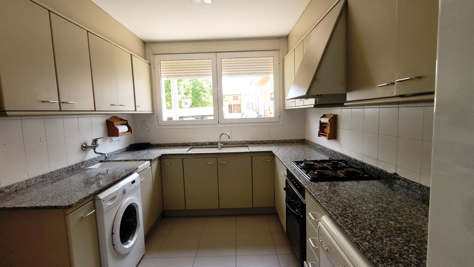 4 bedroom Terraced Villa for rent in Fontanars dels Alforins with garage - € 650 (Ref: 8353232)