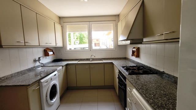 4 bedroom Terraced Villa for rent in Fontanars dels Alforins with garage - € 650 (Ref: 8353232)
