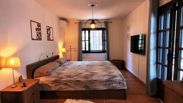 7 soverom Villa til salgs i Ontinyent med svømmebasseng garasje - € 725 000 (Ref: 8458249)