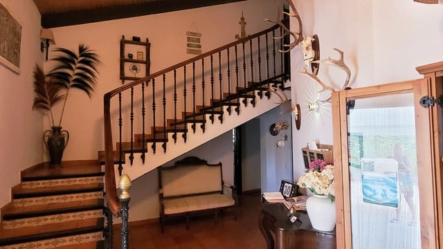 7 soverom Villa til salgs i Ontinyent med svømmebasseng garasje - € 725 000 (Ref: 8458249)