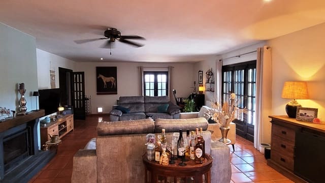 7 soverom Villa til salgs i Ontinyent med svømmebasseng garasje - € 725 000 (Ref: 8458249)