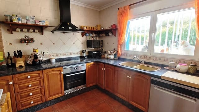 5 Zimmer Villa zu verkaufen in Ontinyent mit Pool Garage - 385.000 € (Ref: 8742534)