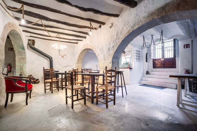 6 bedroom Townhouse for sale in Cocentaina - € 300,000 (Ref: 8847037)