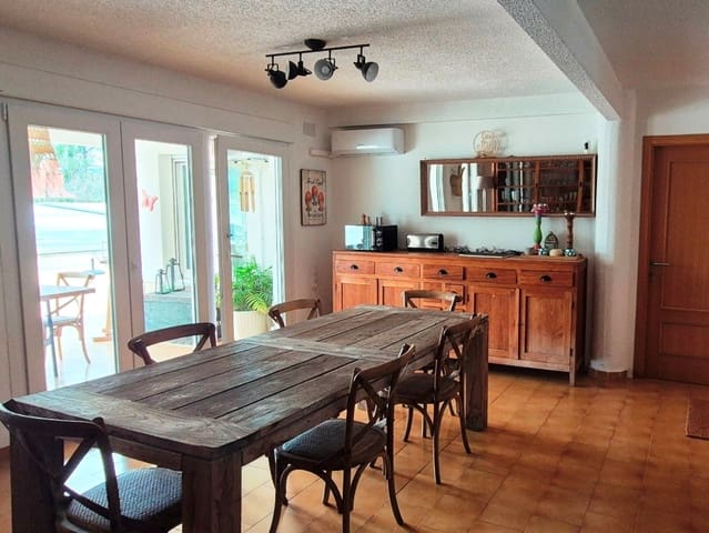 5 bedroom Villa for sale in Ontinyent with pool - € 495,000 (Ref: 8884934)