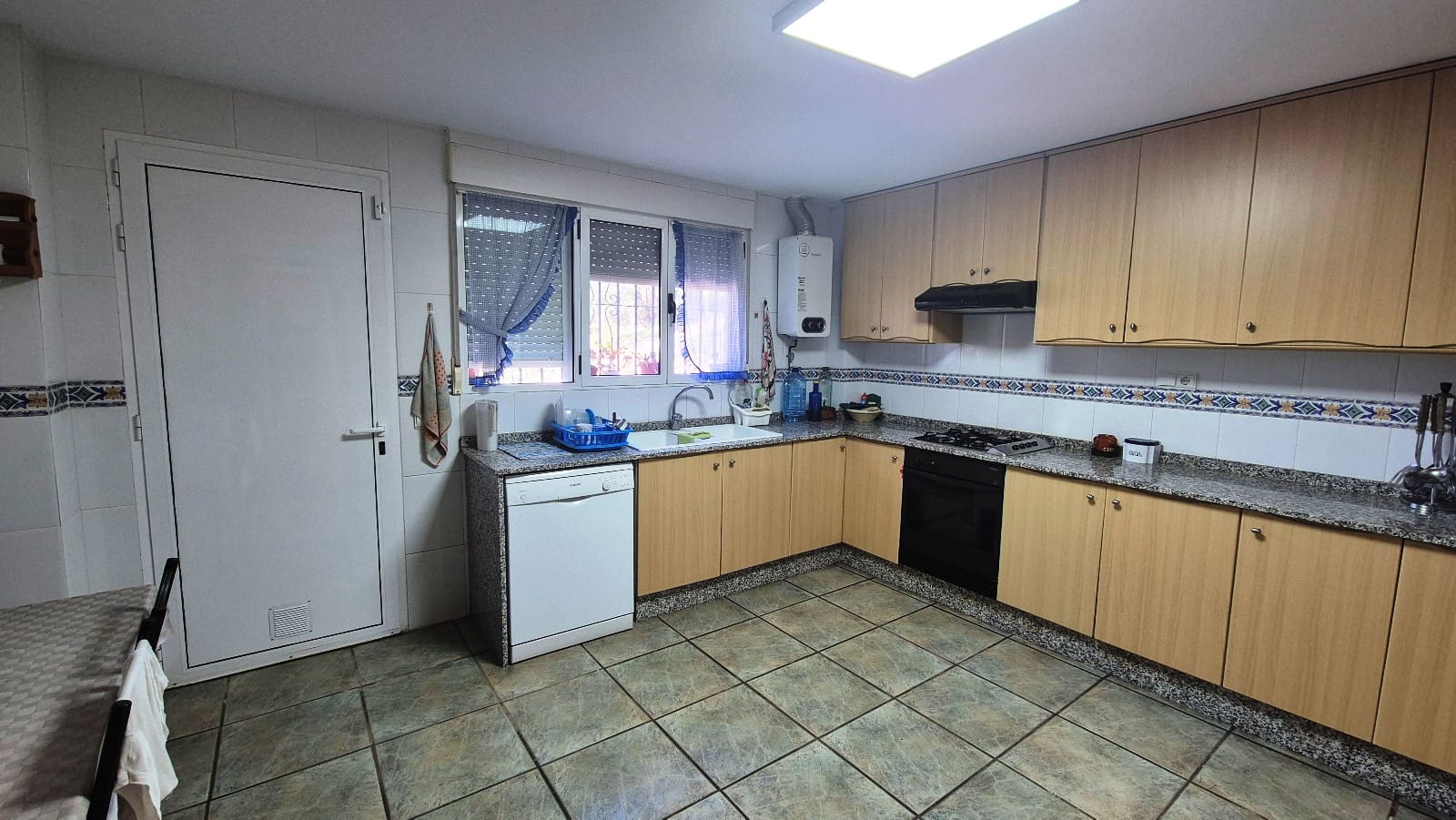 5 soveværelse Villa til salg i Bocairent med swimmingpool garage - € 376.000 (Ref: 8929698)