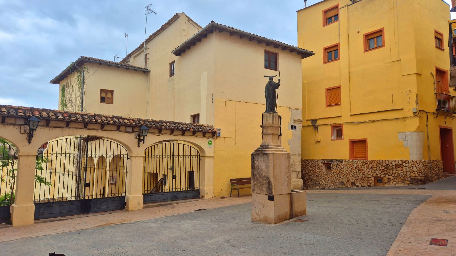 6 soveværelse Byhus til salg i Ontinyent - € 120.000 (Ref: 8956571)