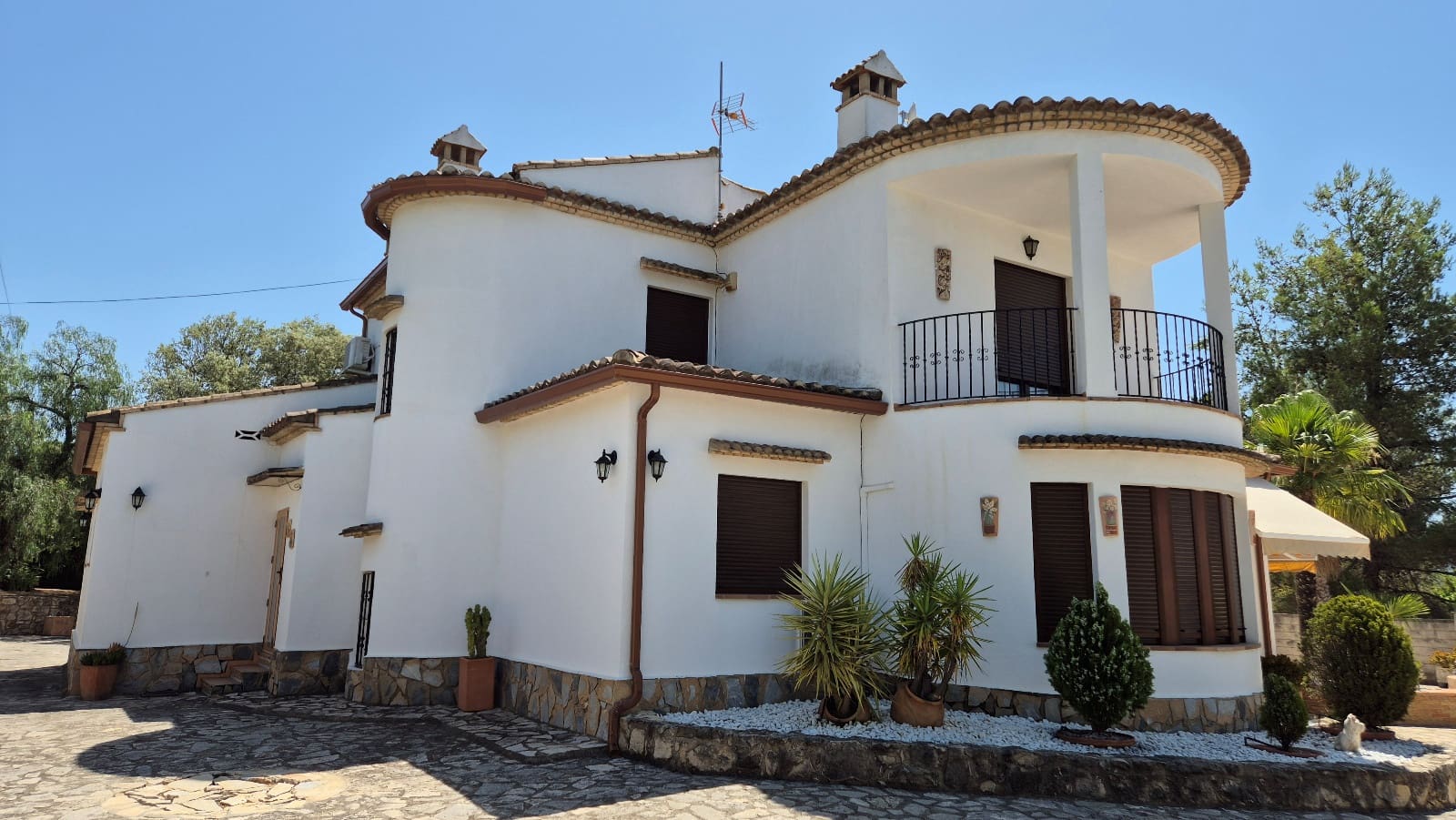 4 soveværelse Villa til salg i Ontinyent med swimmingpool garage - € 575.000 (Ref: 9144208)