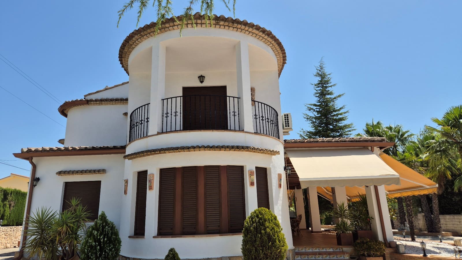 4 soveværelse Villa til salg i Ontinyent med swimmingpool garage - € 575.000 (Ref: 9144208)