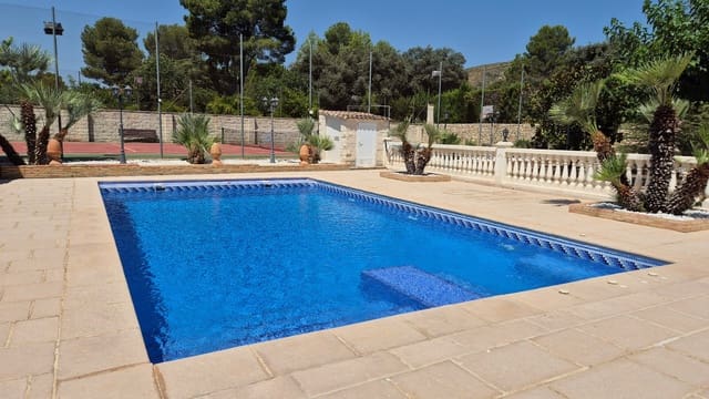 4 soverom Villa til salgs i Ontinyent med svømmebasseng garasje - € 575 000 (Ref: 9144208)