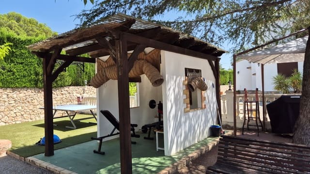 4 soverom Villa til salgs i Ontinyent med svømmebasseng garasje - € 575 000 (Ref: 9144208)