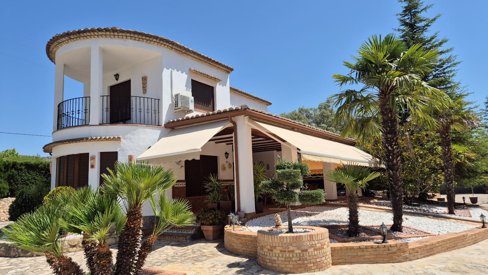 4 soveværelse Villa til salg i Ontinyent med swimmingpool garage - € 575.000 (Ref: 9144208)