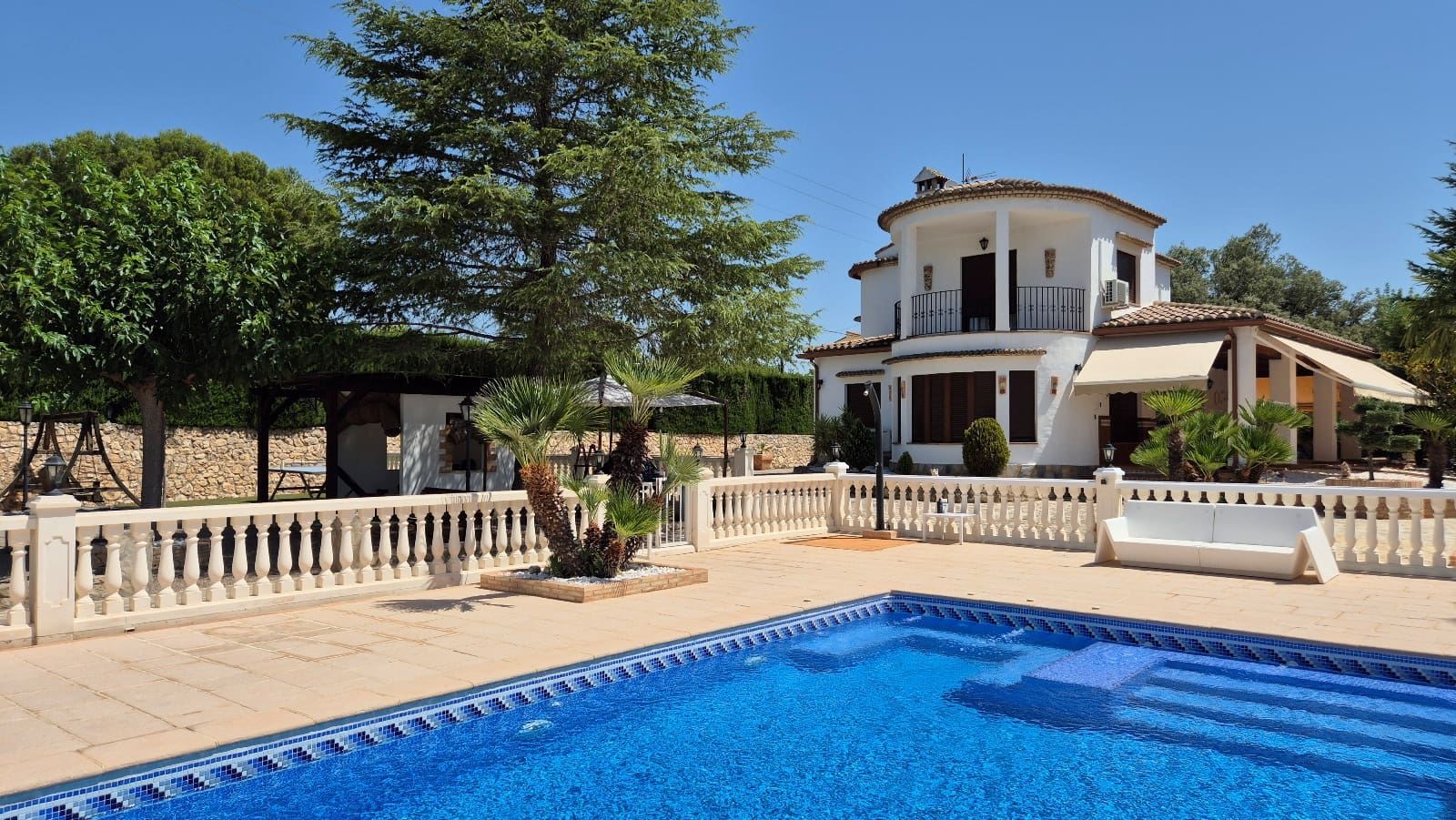 4 soveværelse Villa til salg i Ontinyent med swimmingpool garage - € 575.000 (Ref: 9144208)