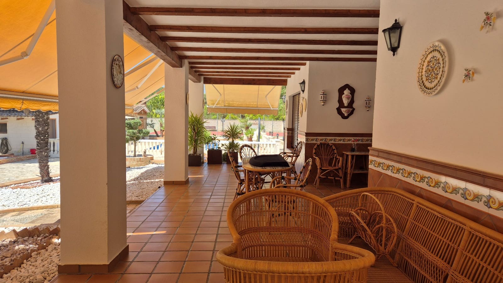 4 soveværelse Villa til salg i Ontinyent med swimmingpool garage - € 575.000 (Ref: 9144208)