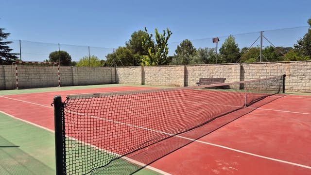 4 soverom Villa til salgs i Ontinyent med svømmebasseng garasje - € 550 000 (Ref: 9144208)