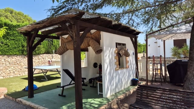 4 soverom Villa til salgs i Ontinyent med svømmebasseng garasje - € 550 000 (Ref: 9144208)