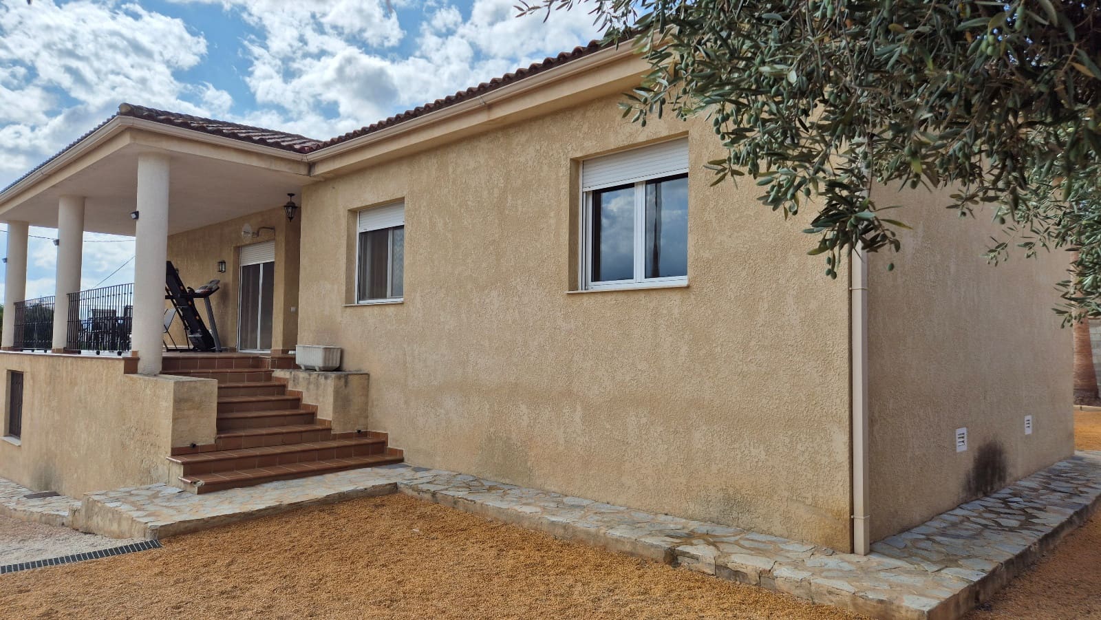 3 bedroom Villa for sale in Ontinyent with pool garage - € 280,000 (Ref: 9159895)