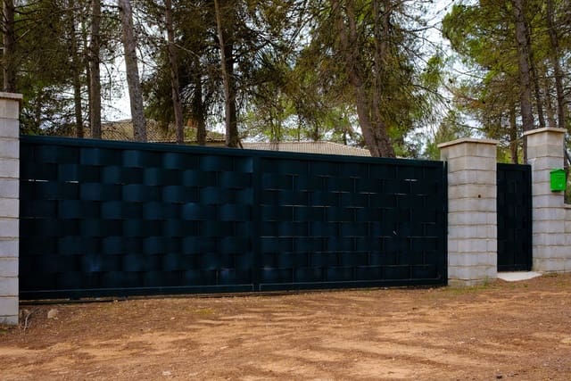 4 bedroom Villa for sale in Bocairent with garage - € 299,000 (Ref: 9378257)