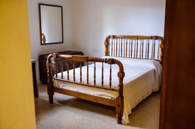 4 bedroom Villa for sale in Bocairent with garage - € 299,000 (Ref: 9378257)