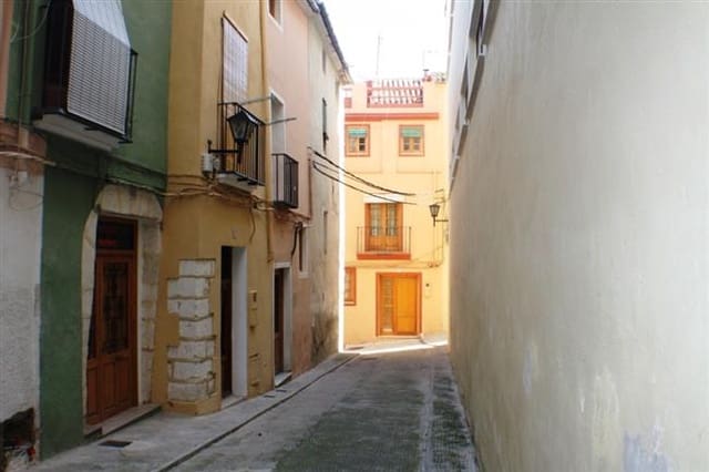 9 slaapkamer Huis te koop in Ontinyent - € 15.000 (Ref: 9441996)