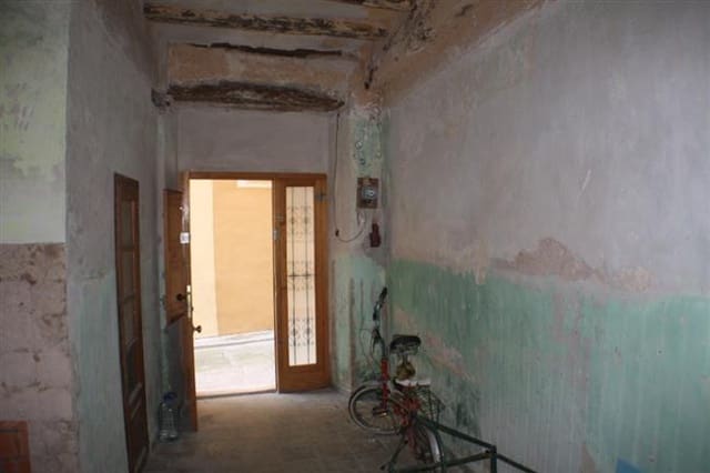 9 slaapkamer Huis te koop in Ontinyent - € 15.000 (Ref: 9441996)