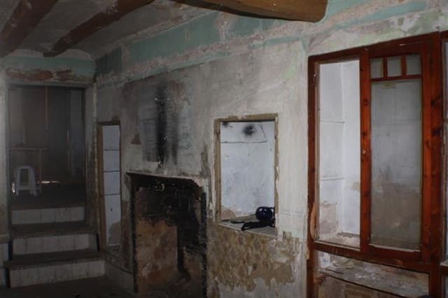 9 slaapkamer Huis te koop in Ontinyent - € 15.000 (Ref: 9441996)