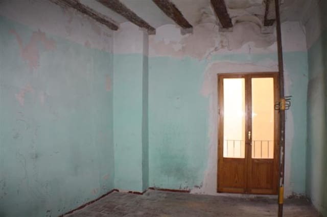 9 slaapkamer Huis te koop in Ontinyent - € 15.000 (Ref: 9441996)