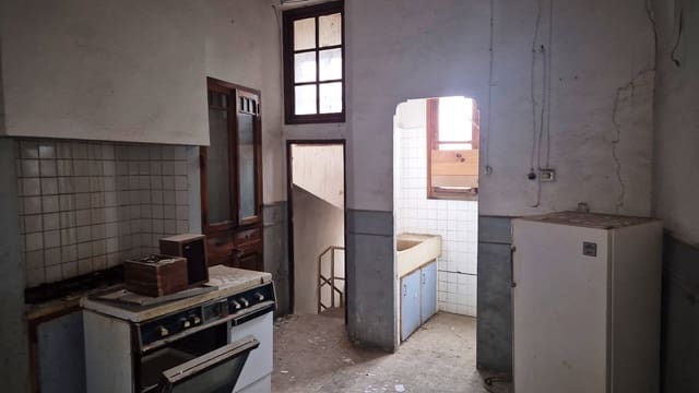 5 soveværelse Byhus til salg i Ontinyent - € 55.000 (Ref: 9502914)