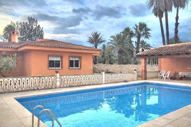 4 makuuhuone Huvila myytävänä paikassa Ontinyent mukana uima-altaan 
autotalli - 430 000 € (Ref: 9576912)