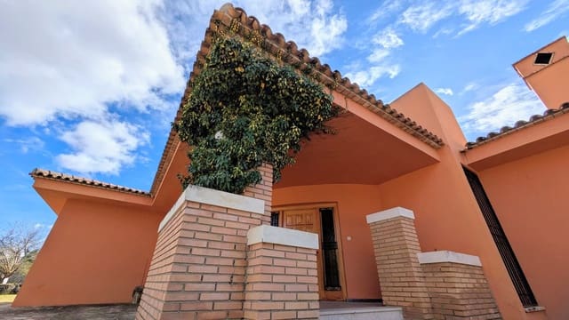 4 makuuhuone Huvila myytävänä paikassa Ontinyent mukana uima-altaan 
autotalli - 430 000 € (Ref: 9576912)