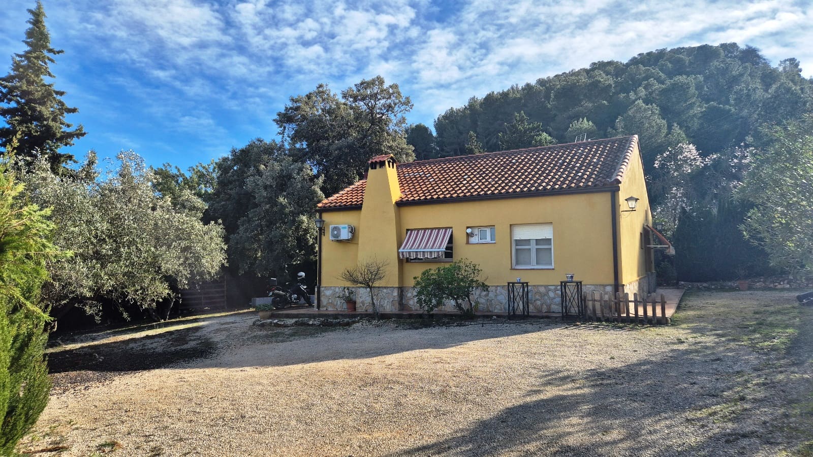 3 makuuhuone Huvila myytävänä paikassa Ontinyent mukana uima-altaan 
autotalli - 210 000 € (Ref: 9578038)