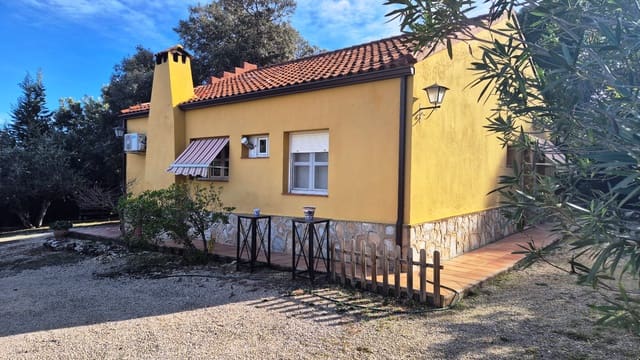 3 makuuhuone Huvila myytävänä paikassa Ontinyent mukana uima-altaan 
autotalli - 210 000 € (Ref: 9578038)