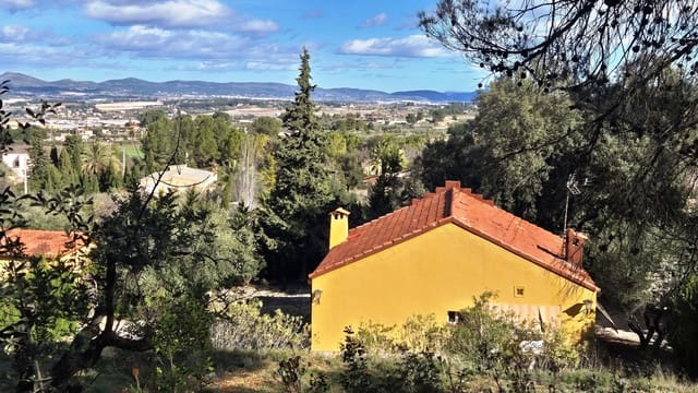 3 makuuhuone Huvila myytävänä paikassa Ontinyent mukana uima-altaan 
autotalli - 210 000 € (Ref: 9578038)