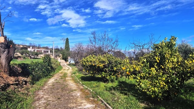 3 makuuhuone Huvila myytävänä paikassa Ontinyent mukana uima-altaan 
autotalli - 210 000 € (Ref: 9578038)