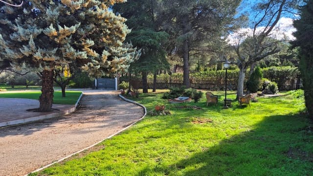 3 slaapkamer Villa te koop in Ontinyent met zwembad garage - € 270.000 (Ref: 9603670)