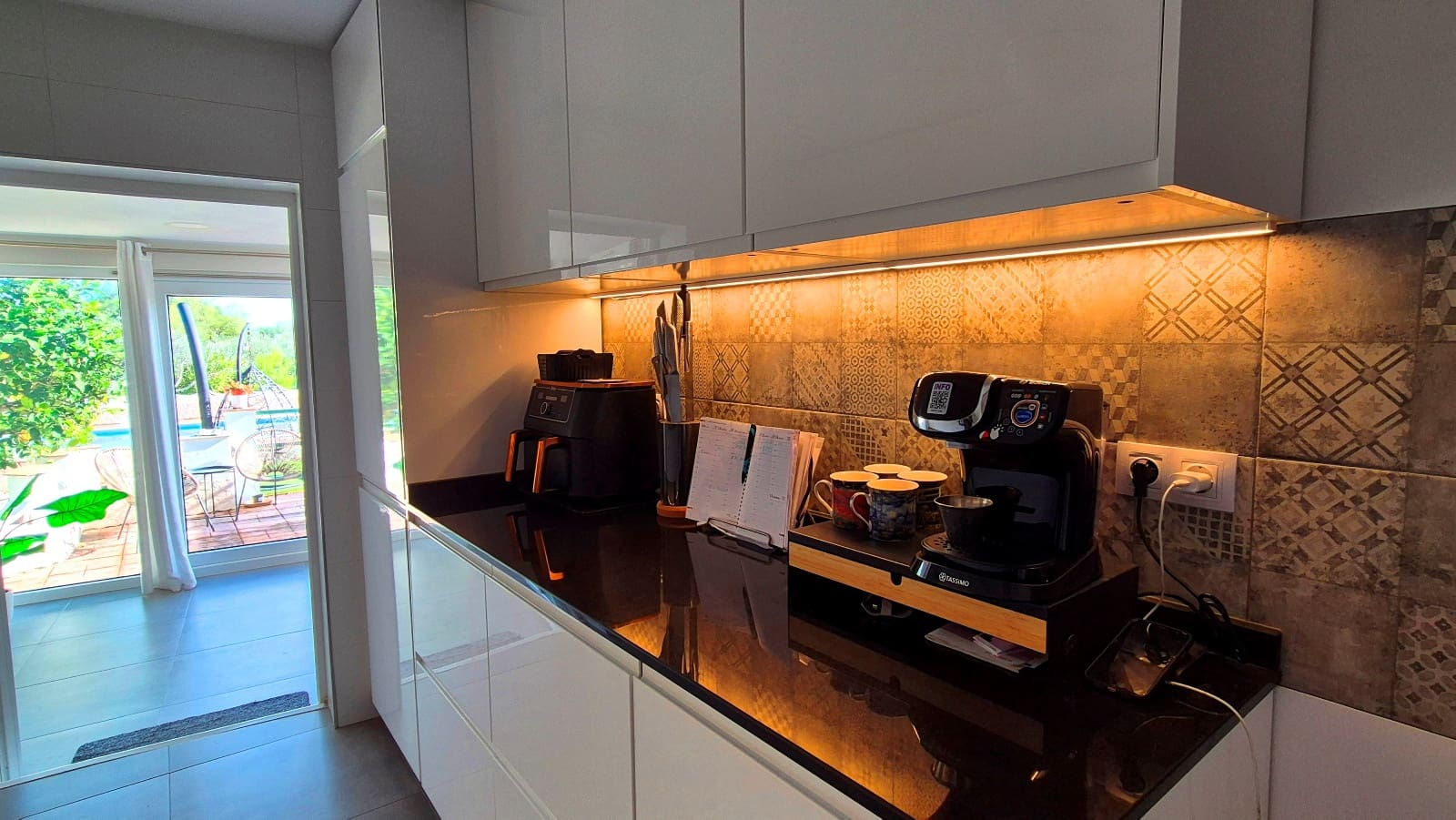 4 makuuhuone Huvila myytävänä paikassa Ontinyent mukana uima-altaan 
autotalli - 260 000 € (Ref: 9606322)