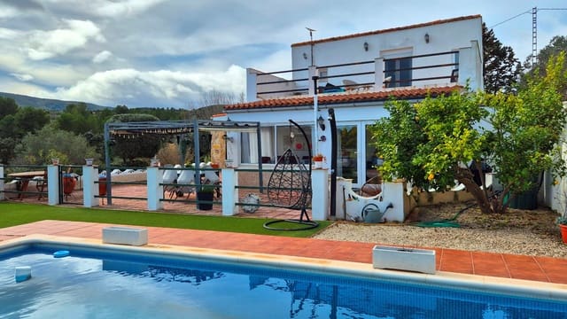 4 slaapkamer Villa te koop in Ontinyent met zwembad garage - € 260.000 (Ref: 9606322)